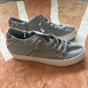 Gray Blowfish Malibu Canvas Low-Top Zip Accent Sneakers